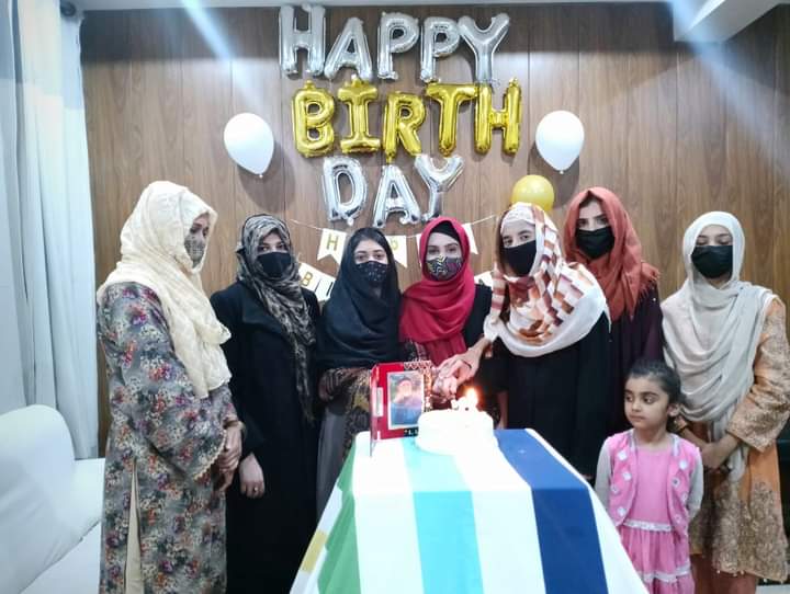 MustafaviSisPak's tweet photo. Students of MSM Sisters Rahim Yar Khan Gathered for the birthday celebrations of founding leader of Minhaj-ul-Quran International  Shaykh-ul-Islam Dr Muhammad @TahirulQadri paying tribute for his efforts in promoting #knowledge and research!

#HappyBirthdayDrQadri #73rdquaidday https://t.co/iuPO6HXVe6
