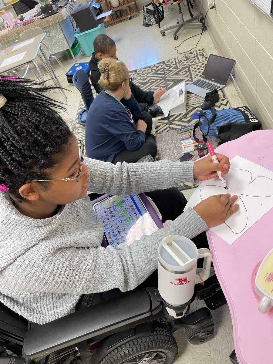 HelenaMSHuskies's tweet photo. Mrs. Tesmer’s and Mrs. Carroll’s classes are working together to honor children who were lost in the Holocaust during history class.
——
#EveryDayIsAnOpportunity #DoGreatThings #OurHuskyWay https://t.co/W01KXAkUjZ