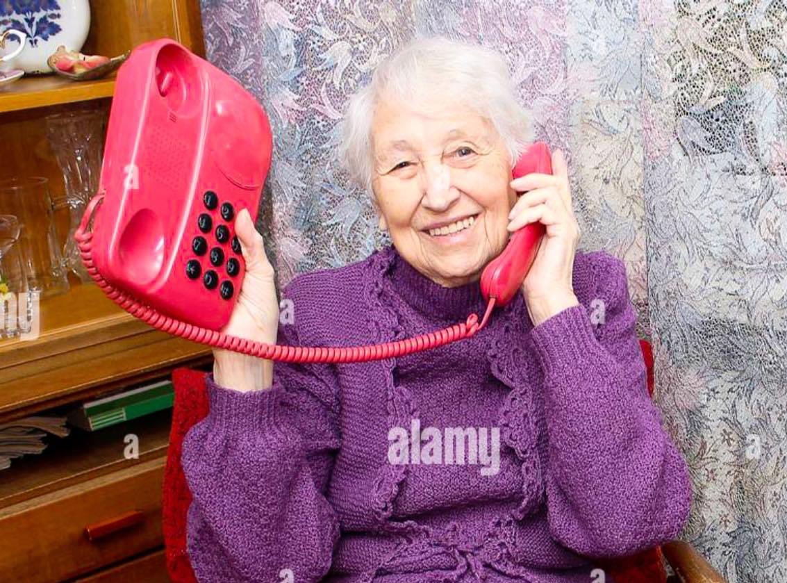 AllenThomas4ENC's tweet photo. Right now ——— all across America kids and grandkids are showing up——to use Grandma’s landline. 😄☎️
And Gradma couldn’t be more thrilled.😁
#CellPhoneOutage
#outage
#ATT https://t.co/Yg3ihtXOEH