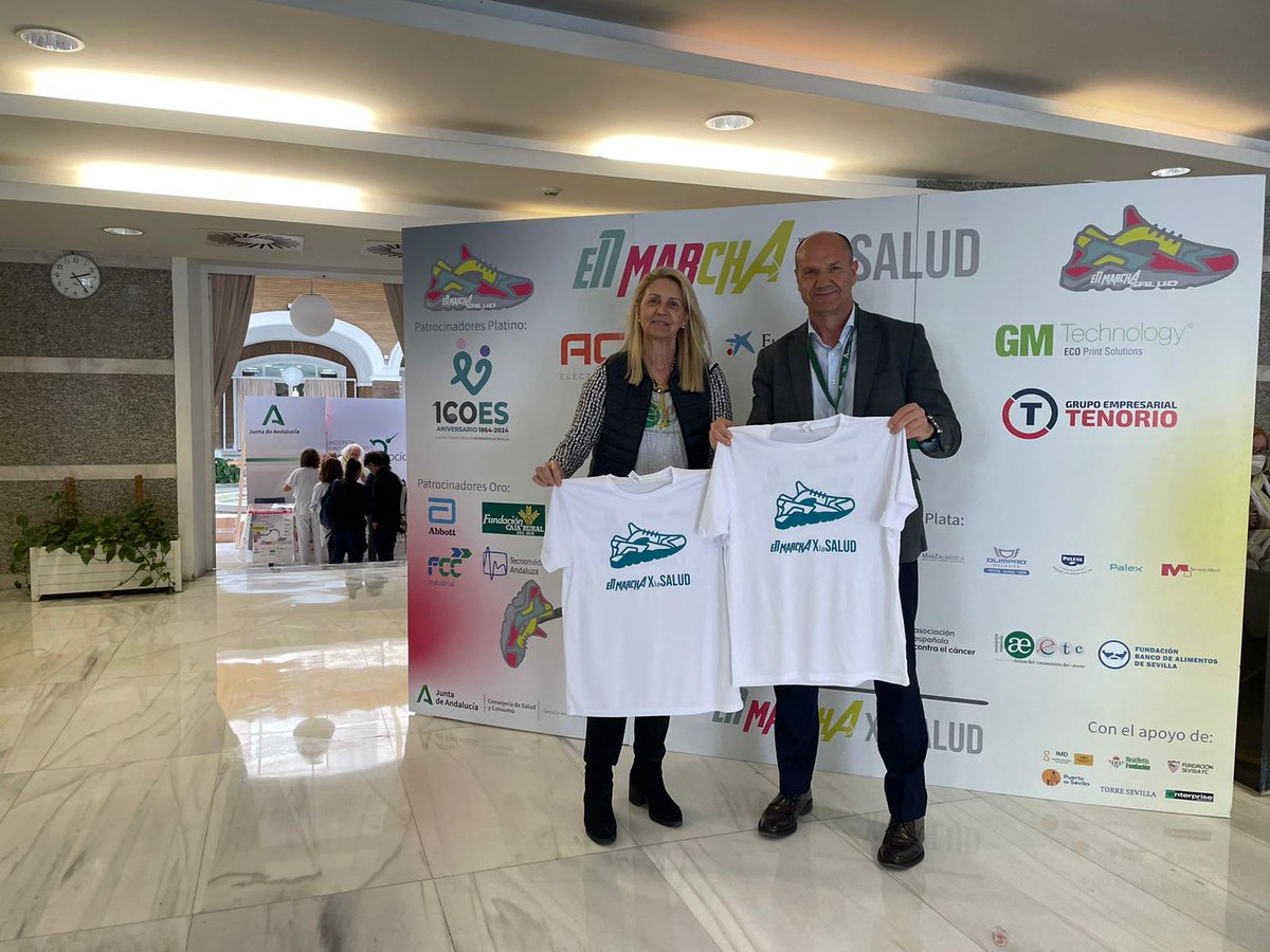 HospitalUVRocio's tweet photo. 📣📣Hoy hasta las 19:00 h puedes recoger tu dorsal en el patio de nuestro Hospital General para la carrera #enmarxaporlasalud en beneficio de @a_eetc @ContraCancerSEV y @B_Alim_Sev. 
También el domingo a las 10.00h. junto al punto de salida
➡️Inscríbete: https://t.co/EuA8IiTQYU https://t.co/VTVmK1FaB7
