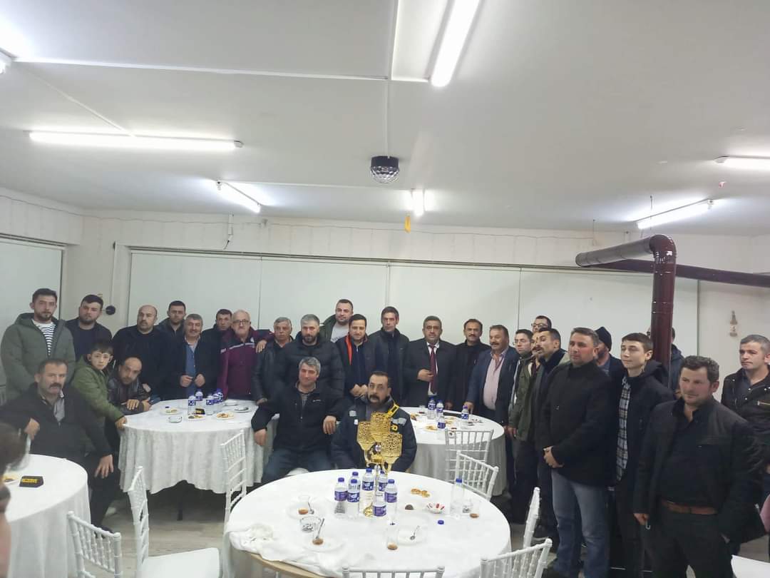 Sivricekli gençlerimiz ile bir araya gelerek hasbihal ettik. Rabbim birliklerini daim eylesin inşallah.