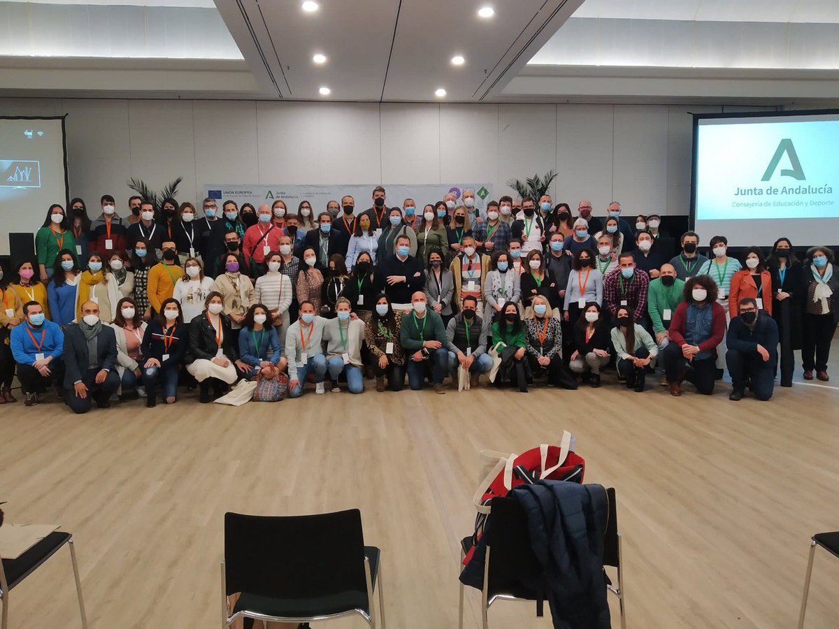 #proyectoREAAndalucia. Hace dos años de esta fotografía, un encuentro de coordinación del proyecto. Solo pudieron asistir el 40% de sus participantes. Pero fijaros qué potencial humano y transformador educativo. La energía emanaba por todos lados. juntadeandalucia.es/educacion/port…