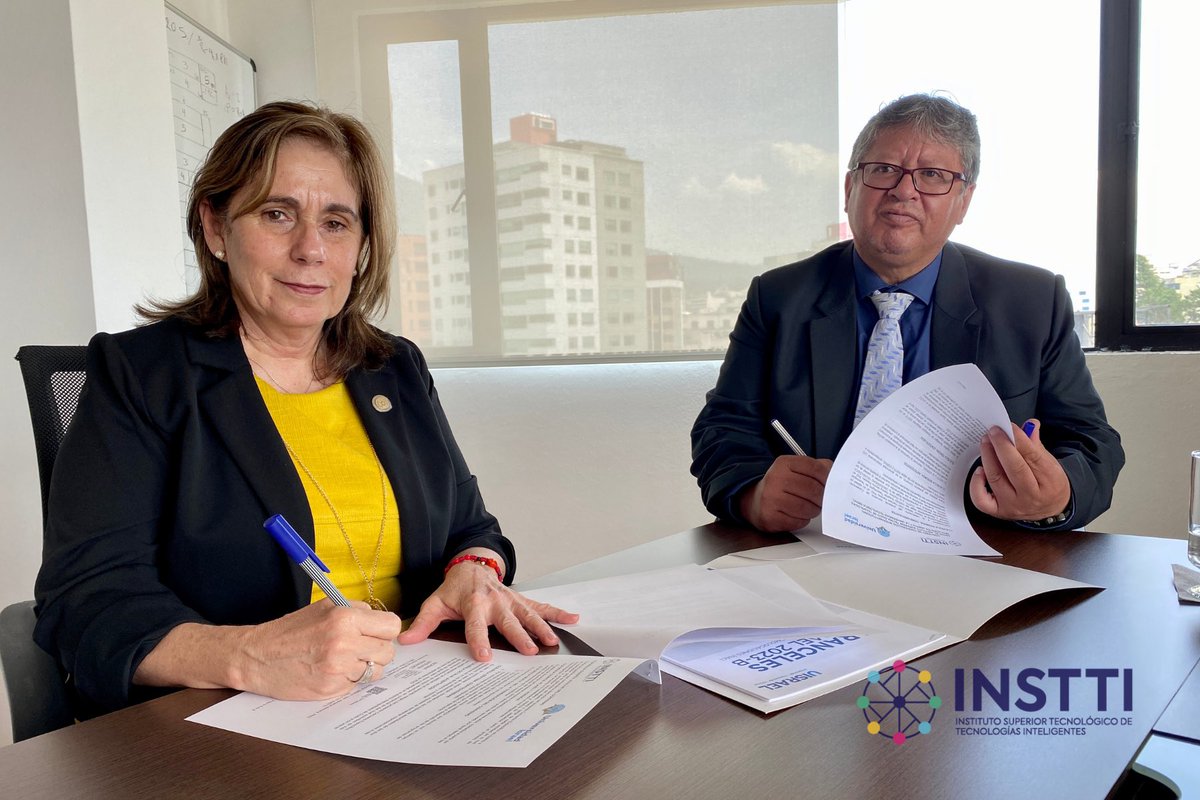 instti2023's tweet photo. Firmamos un convenio interinstitucional con la @UISRAEL. La institución otorgará un descuento en la pensión de las carreras a funcionarios y estudiantes egresados o graduados del #Instti, quienes accedan al proceso de homologación de estudios 👏🏼. #educaciónsuperior https://t.co/OhqZ8cQcUg