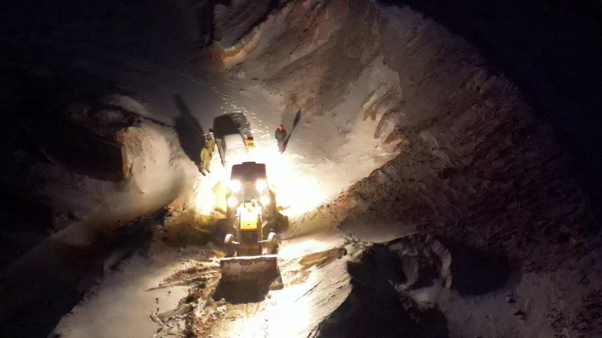 isheyspalzang's tweet image. We thank Indian Army for their swift and timely response to a distress call near Kyun Tso lake, Ladakh. The soldiers of Indian Army braved snow and harsh weather to rescue a stranded vehicle with two individuals. The people of Hanle are thankful for their efforts.