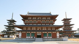 SophSummer's tweet photo. 🏯 Hôm nay, tôi đã có dịp thăm Chùa Yakushiji ở Nara và   không thể không chia sẻ với mọi người về trải nghiệm tuyệt vời tại đây!   🌸🍃
 
    Khi bước vào khuôn viên của chùa, tôi ngạc nhiên trước vẻ đẹp trang nghiêm   và uy nghi của ngôi chùa này. Với kiến trúc độc đáo và tinh tế, Chùa   Yakushiji là một điểm đến không thể bỏ qua đối với những ai yêu thích văn hóa   và lịch sử của Nhật Bản.
 
    Tôi cảm nhận được sự yên bình và thanh tịnh ngay từ khi bước chân vào khu   vực của chùa. Không gian rộng lớn và các tòa nhà đền thánh được bao quanh bởi   cây cỏ xanh mướt, tạo nên một cảm giác thư giãn và thanh thản.
 
    Mỗi góc cạnh của Chùa Yakushiji đều đậm chất lịch sử và văn hóa, từ các bức   tượng Phật đến các tòa tháp và cánh cổng. Tôi không khỏi ngỡ ngàng trước sự   tinh xảo và tầm vóc của các tác phẩm nghệ thuật tại đây.
 
    Đặc biệt, tôi không thể quên cảm giác bình yên và sự kích thích tâm hồn khi   tham gia vào các nghi lễ và hoạt động tâm linh tại chùa. Đây thực sự là một   trải nghiệm đáng nhớ và ý nghĩa, giúp tôi tìm lại sự cân bằng và bình an   trong cuộc sống.
 
    Nếu bạn có kế hoạch đến Nara, hãy đừng bỏ lỡ cơ hội thăm Chùa Yakushiji -   một điểm đến mang đến cho bạn không chỉ vẻ đẹp tinh tế của kiến trúc Nhật Bản   mà còn là nơi để bạn tìm kiếm sự bình an và an lạc trong lòng.
 
    #ChùaYakushiji #TrảiNghiệmTâmLinh #BìnhYên   🏯🌸🍃