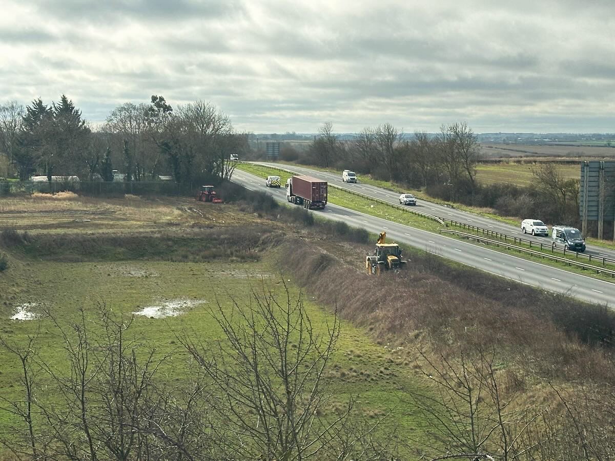 DKSLimited's tweet photo. Roadside views and site clearance crews! Our latest project takes us to Lincolnshire, clearing beside the A1 🚜

#dksltd #landmanagement #siteclearance #fastrac #jcb #woodchipper #hausen https://t.co/sdijPC6cJ9