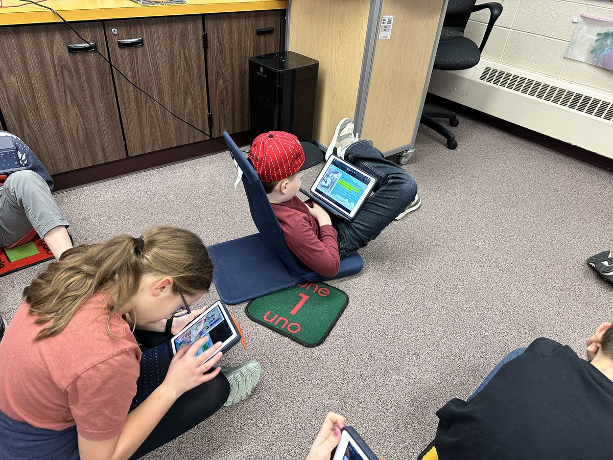 Reading scavenger hunt; 4th graders listened to me read and had to figure out &amp; highlight the sentences I didn’t read. <a href="/OakPark97/">Oak Park District 97</a>