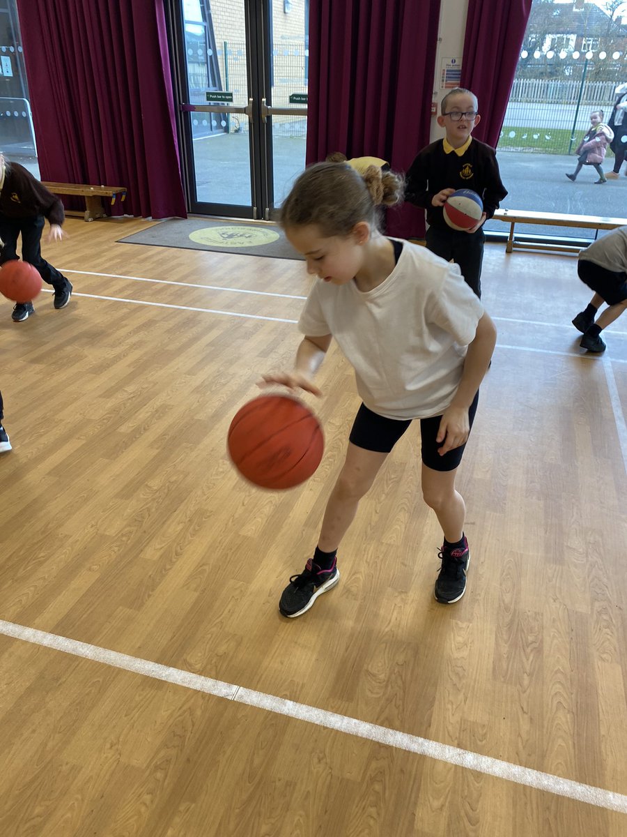 EastfieldPSHull's tweet photo. This week in PE, #3AR practised their dribbling skills in basketball. Super job everyone! https://t.co/WduSEwdUS3