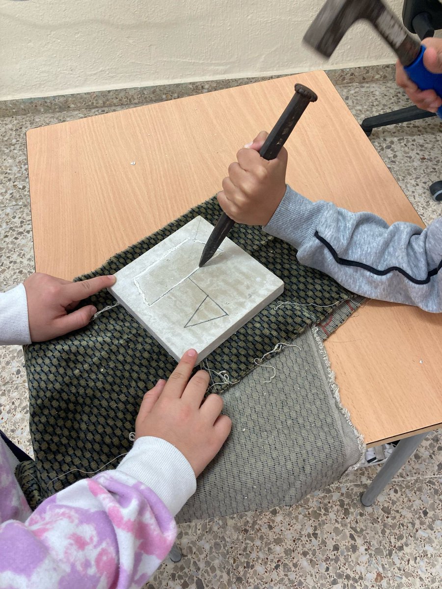 CRP Conca Barberà (@crpconca) on Twitter photo Taller de picapedrer amb el Camp d’Aprenentatge serveiseducatius.xtec.cat/conca/general/… Iniciem el V Georeferenciem la Conca de Barberà fent teatre. <a href="/Esc_MartiPoch/">Escola Martí Poch</a> <a href="/cdamonestirscis/">cdamonestirscister</a> <a href="/ajtlespluga/">Ajuntament de l'Espluga Francolí</a> Taller de picapedrer amb el Camp d’Aprenentatge serveiseducatius.xtec.cat/conca/general/… Iniciem el V Georeferenciem la Conca de Barberà fent teatre. <a href="/Esc_MartiPoch/">Escola Martí Poch</a> <a href="/cdamonestirscis/">cdamonestirscister</a> <a href="/ajtlespluga/">Ajuntament de l'Espluga Francolí</a>