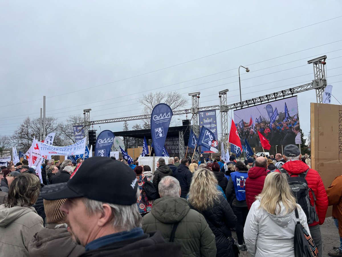 Říkáme STAČILO! likvidaci českého ocelářství. Naše europoslankyně <a href="/Konecna_K/">Kateřina Konečná</a>, která je v Moravskoslezském kraji doma, a krajský zastupitel a kandidát do Evropského parlamentu Ivan Strachoň přišli podpořit právě probíhající protest OS KOVO před hutí Liberty steel. Ocelářství je