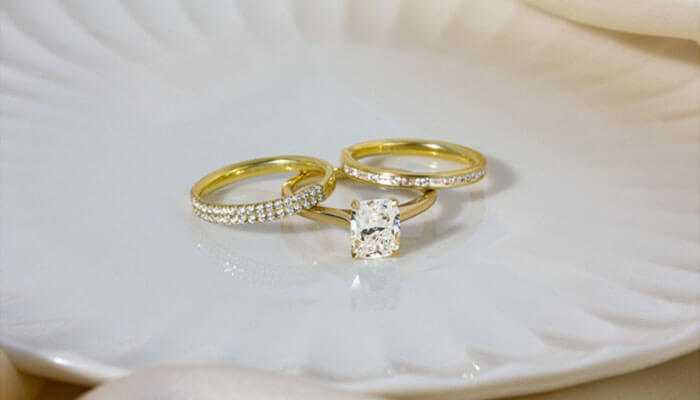 TycoonStoryCo's tweet image. Celebrate your Wedding Vows Forever with 3ct Diamond Rings

#DiamondRings #Weddingbling #3ctdiamonds #marriagegoals #weddingvows #bridaljewelry #symboloflove #WeddingJewels #DiamondDreams #celebratelove #RingGoals #solitairering

tycoonstory.com/celebrate-your…