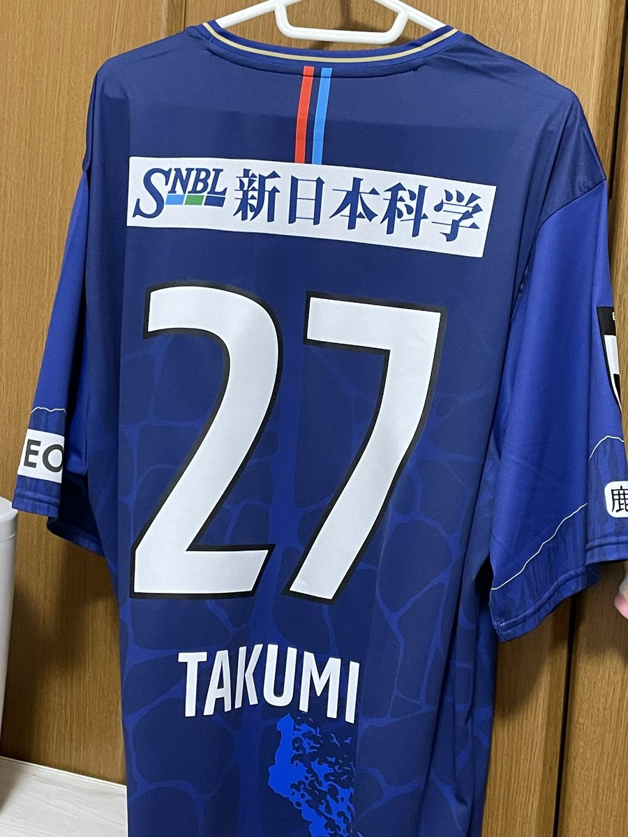 01_h6's tweet photo. ユニフォーム届いた〜✨
めっちゃかっこいい😎
今年は27番と共に！！
鹿児島をもっともっと１つに！
今年も盛り上げていきましょう🌋🍻

#鹿児島ユナイテッドFC
#WeAreTheChallengers
#山口卓己 https://t.co/dm5HdQR8FC
