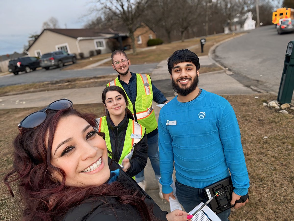 Just spreading the word about #FIBER in these streets with the crew!! Here we #GROH with our #pARtners @keroninc @MikeSBurgess_ @AllianceMobile