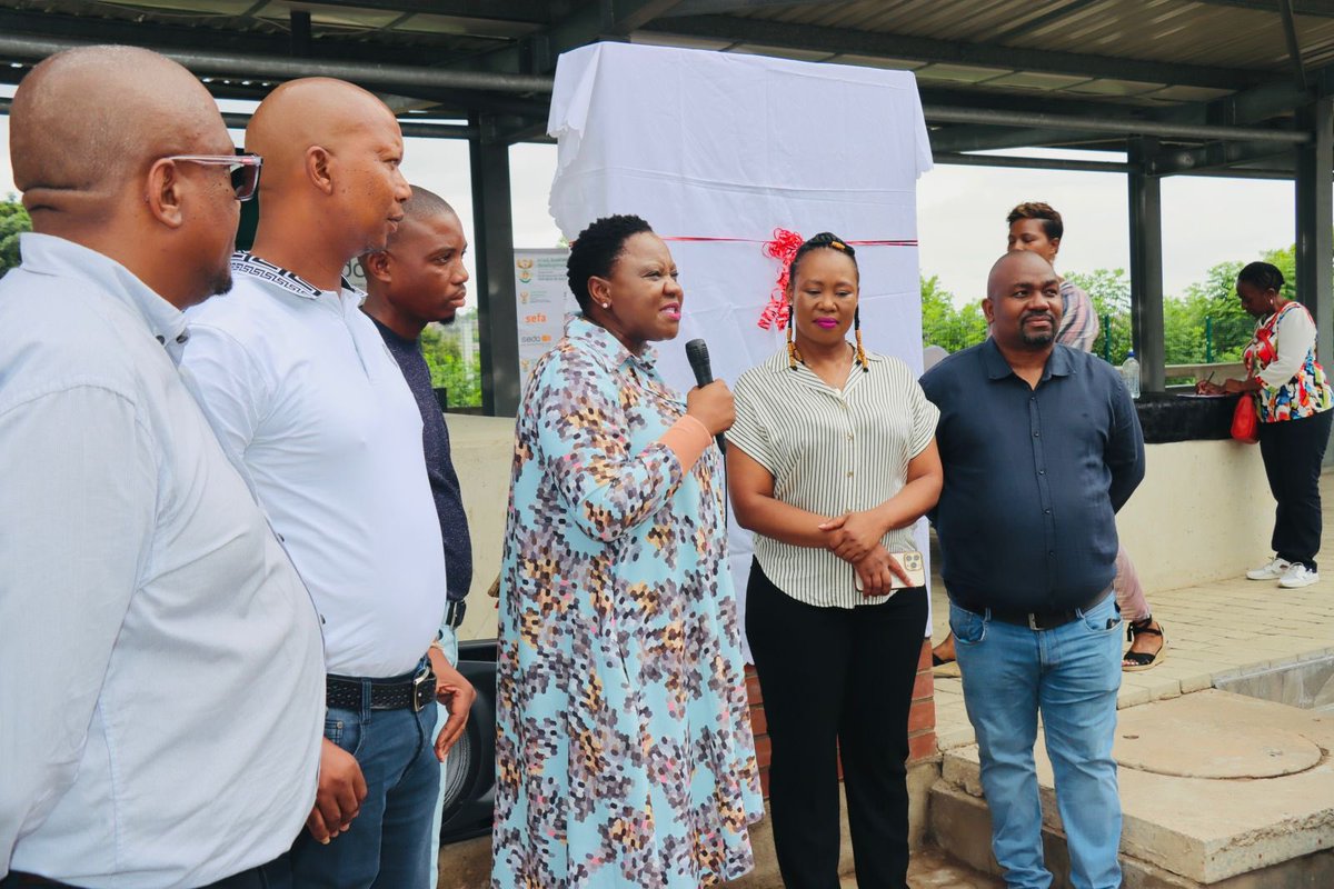 DSBD_SA's tweet image. Minister @Stellarated has arrived in Malandela Road to officiate the unveiling of the Shared Economic Infrastructure Facility (SEIF) plague in KwaMashu township on the outskirts of eThekwini Metropolitan Municipality in KZN.
#SEIF #Economicinfrastructure