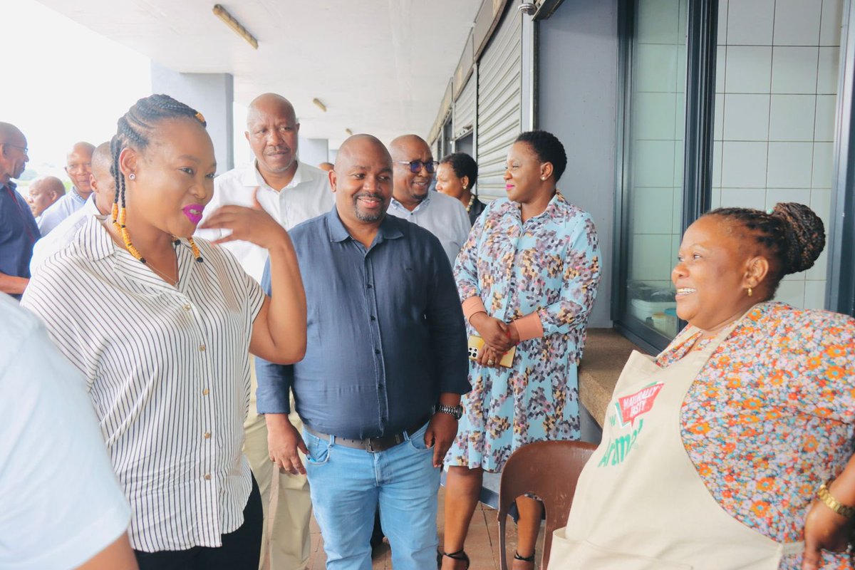 DSBD_SA's tweet image. Minister @Stellarated is leading officials from the DSBD as she officially opens the first of its kind (SEIF) in the settlement.
#seif #Economicinfrastructure