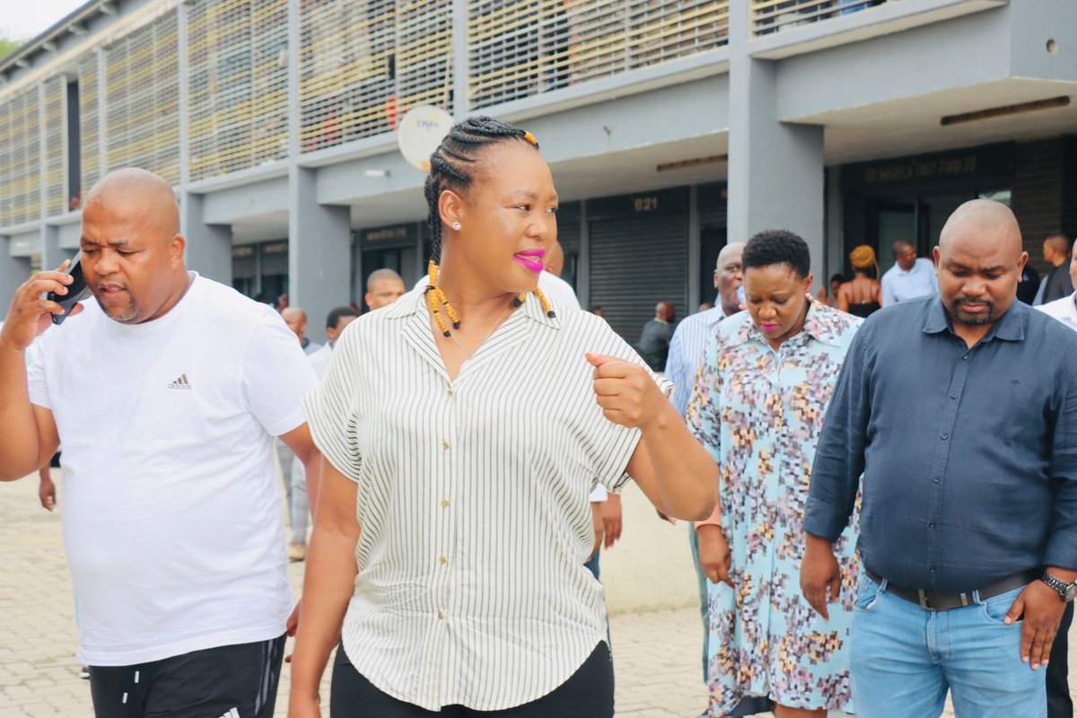 DSBD_SA's tweet image. Minister @Stellarated is leading officials from the DSBD as she officially opens the first of its kind (SEIF) in the settlement.
#seif #Economicinfrastructure