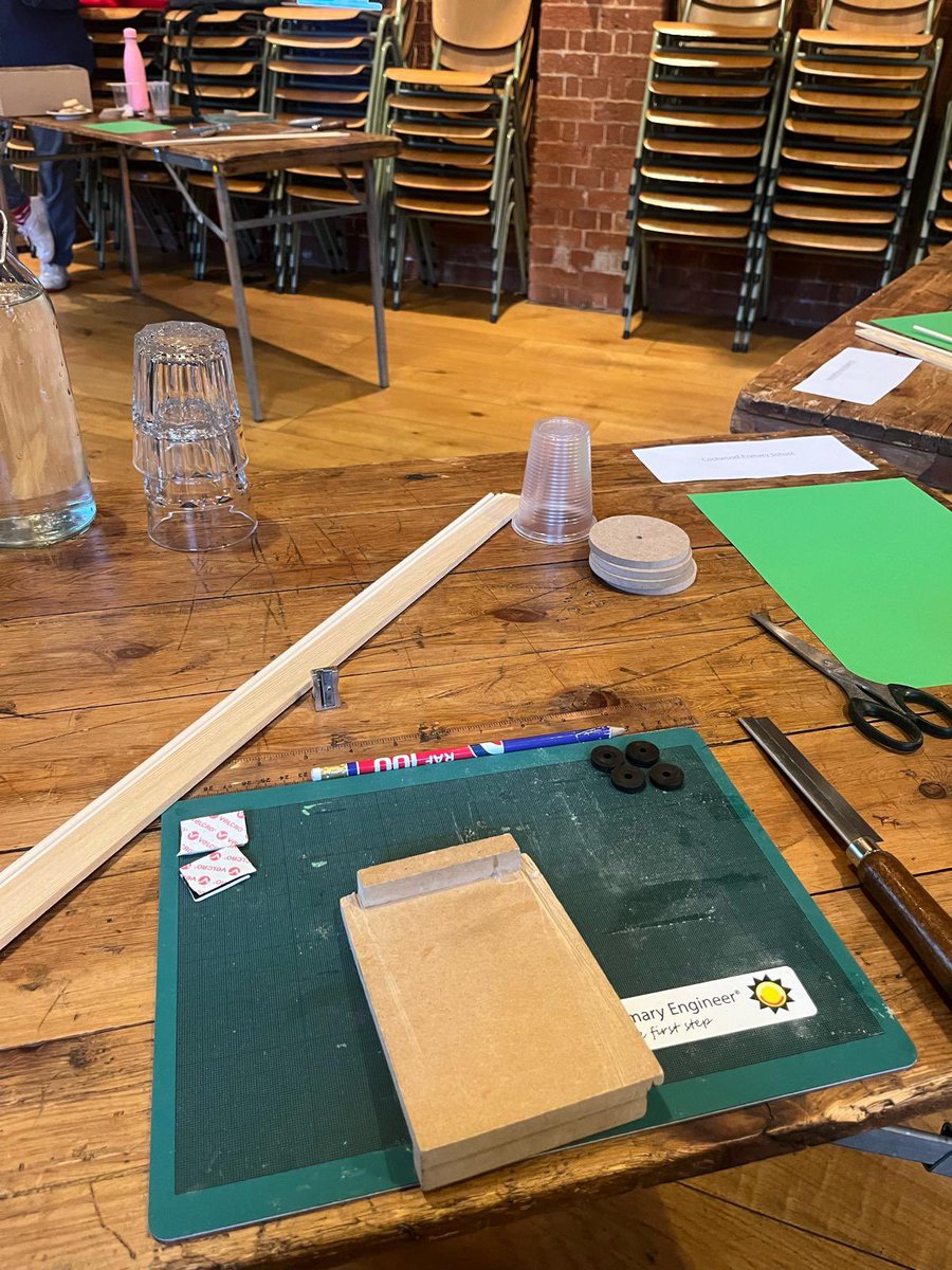 CockwoodPrimary's tweet photo. Miss Buttree is finding out how to empower the engineers of the future today #engineersofthefuture #EngineersInTheMaking #stem #designtechnologyinschool https://t.co/VX6sX8zmbC