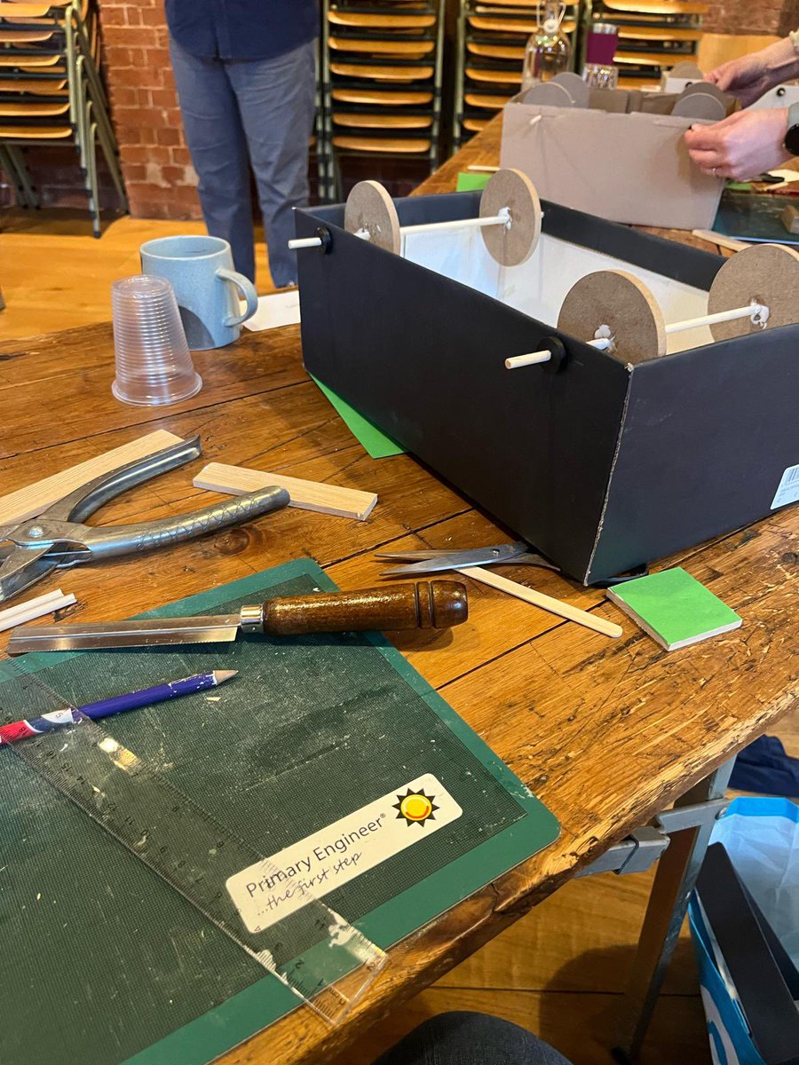 CockwoodPrimary's tweet photo. Miss Buttree is finding out how to empower the engineers of the future today #engineersofthefuture #EngineersInTheMaking #stem #designtechnologyinschool https://t.co/VX6sX8zmbC