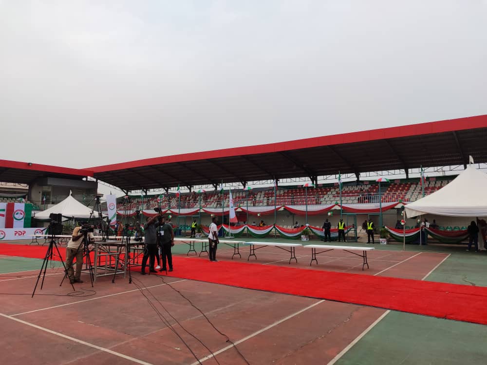 _FredrickO's tweet image. Guests arriving the Lawn Tennis Court of Samuel Ogbemudia Stadium, Benin City, the venue of the PDP gubernatorial primaries.

Asue Ighodalo is a goal 🥅

#SupportPDP 
#EdoDecides2024 
#AsueIghodalo2024