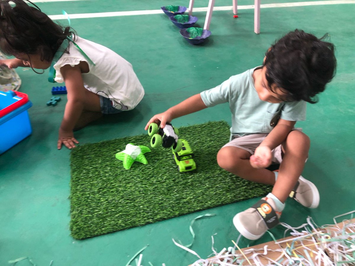 JafferyAcademy's tweet photo. Colour green…colour green…where are you?..... Pre-K learners had lots of fun engaging in different learning activities during their numeracy lesson on the introduction of the colour green.
#colours #funwithcolours #learningthroughplay #math #funlearning #happyactivitytime https://t.co/DYjBzVyO0a