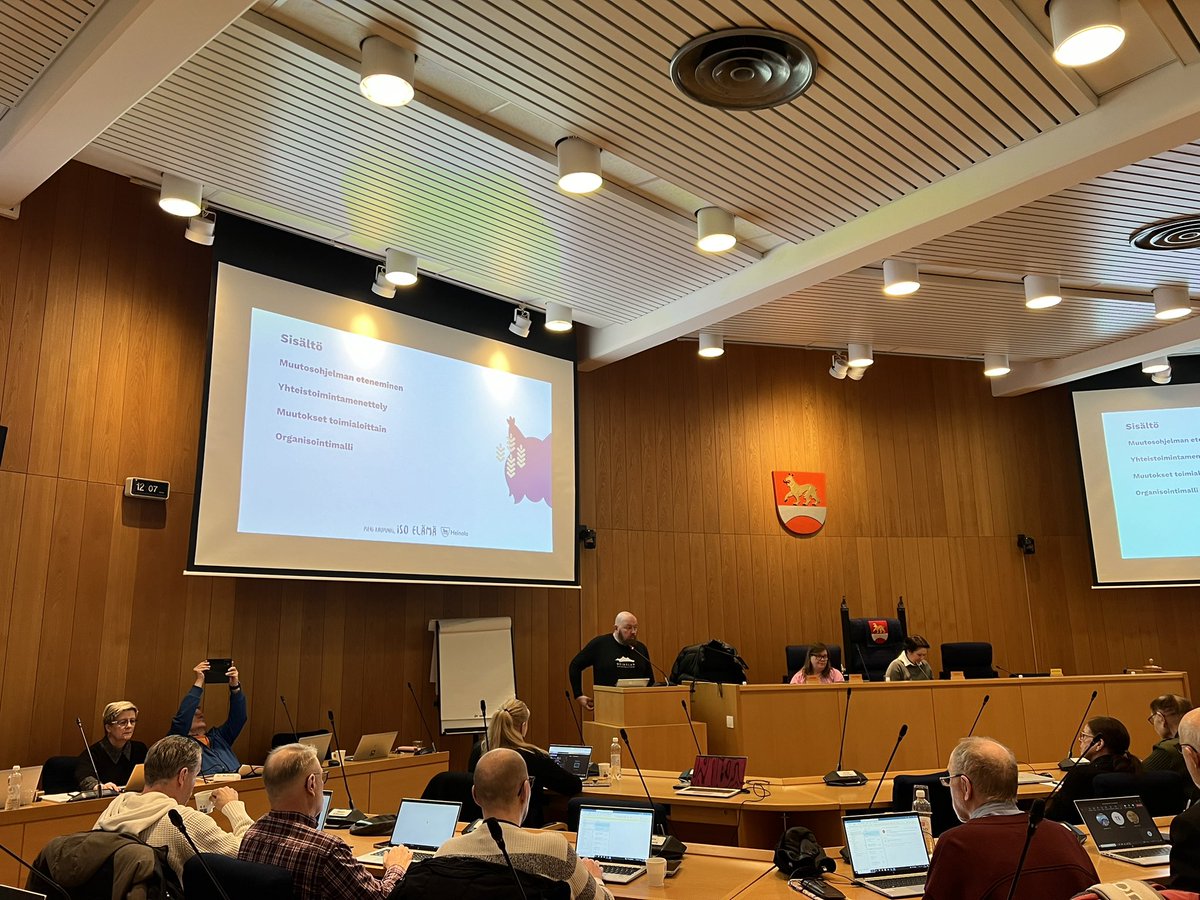 <a href="/Heinolakaupunki/">Heinolan kaupunki</a> valtuusto tänään seminaarissa aiheena muutosohjelma. Mm. Johtamisjärjestelmä ja palveluiden järjestämistavat.