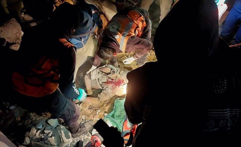 MahaGaza's tweet image. While all eyes are on Rafah in southern Gaza, Israel is intensifying attacks on the central where displaced Palestinians from the southern areas are returning to seek shelter. 

At least 30 Palestinians were killed overnight in the bombing of 2 homes only in Nusairat &amp;amp; Zawaida.