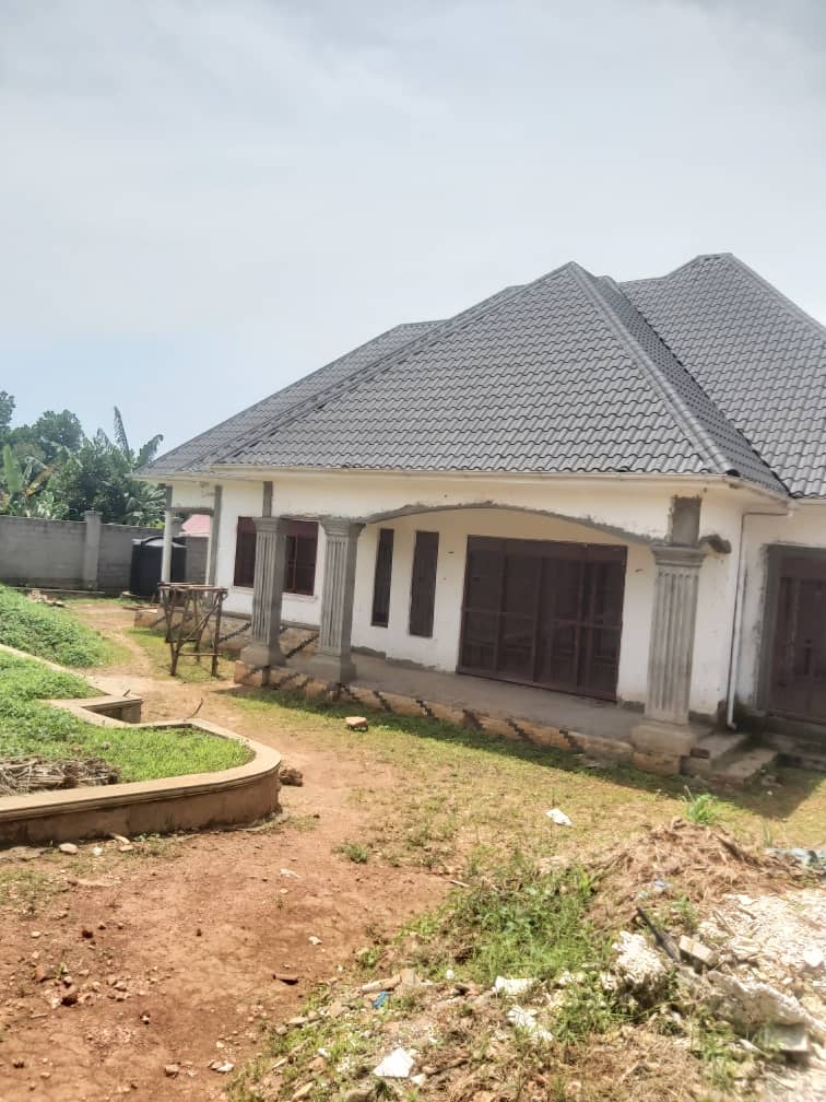 MusaNeymar6's tweet photo. And this house is on sale 
Is located to Kitende kitovu four bedroom 
For more information just in call on +256758438214 https://t.co/KasxJIdVXi