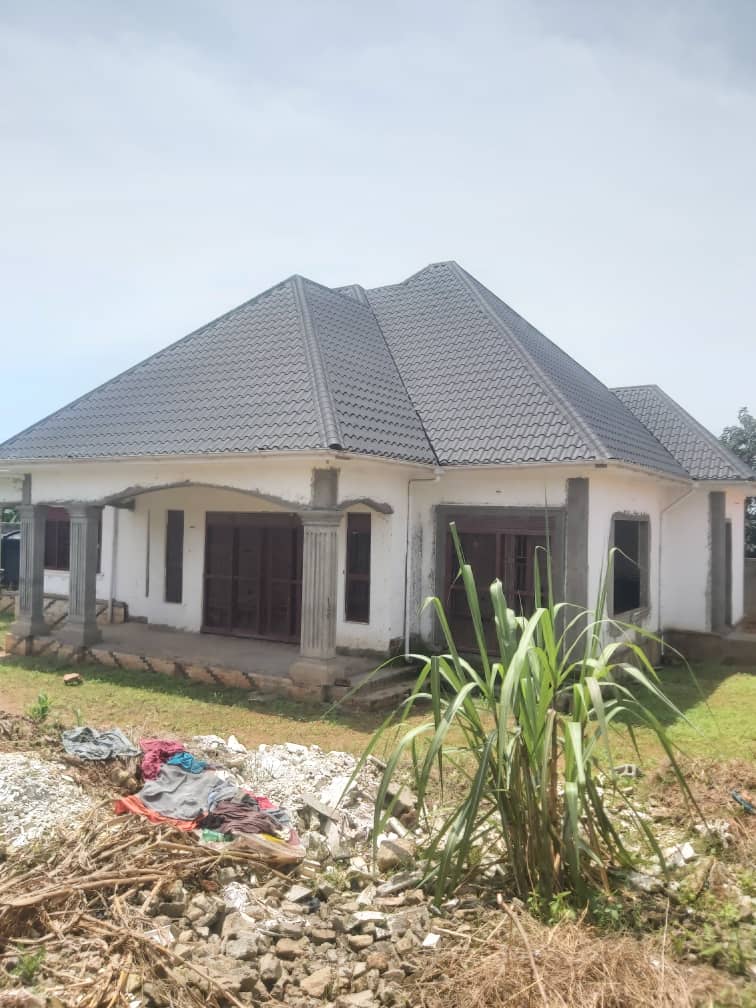 MusaNeymar6's tweet photo. And this house is on sale 
Is located to Kitende kitovu four bedroom 
For more information just in call on +256758438214 https://t.co/KasxJIdVXi