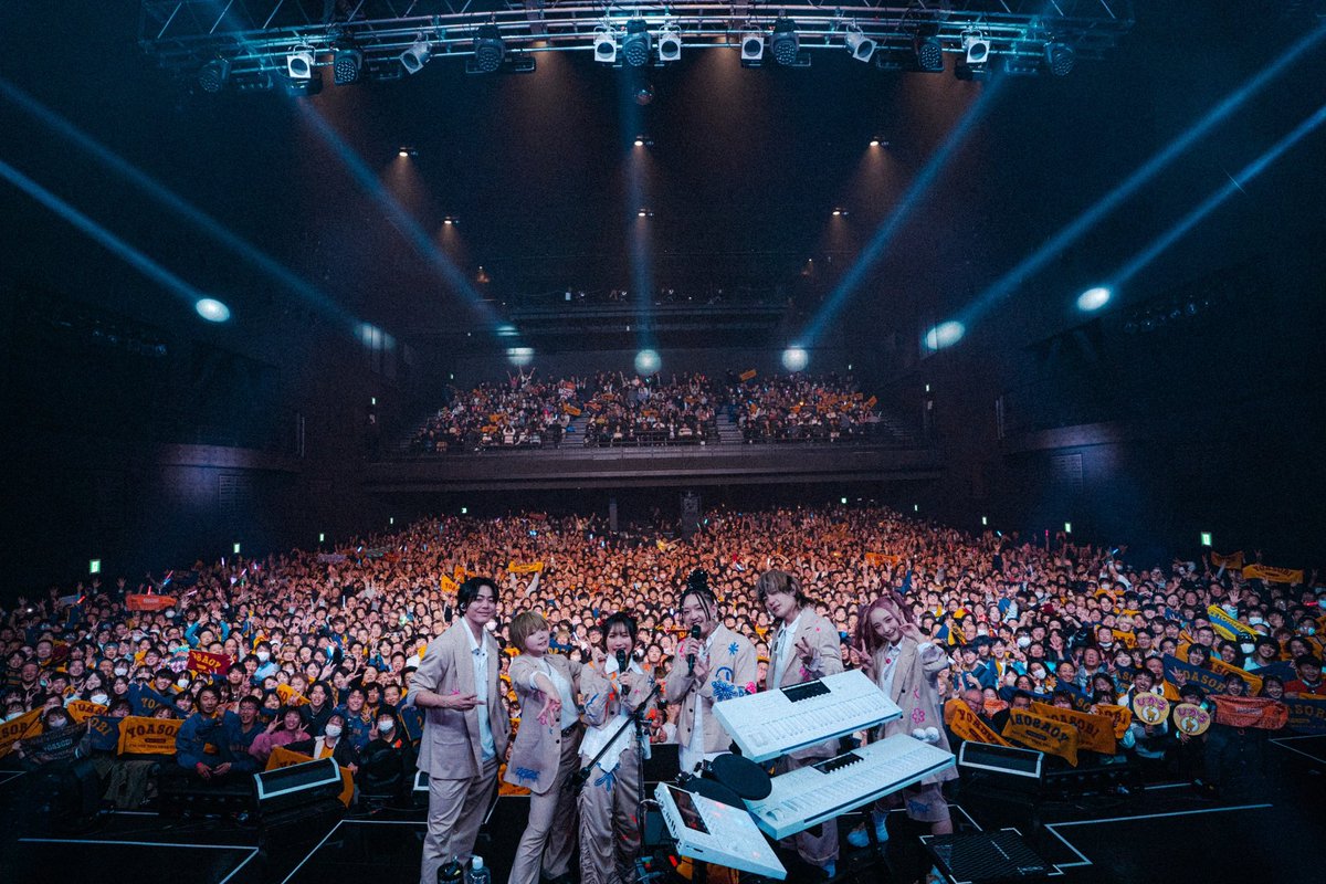 #YOASOBIPOPOUTツアー 大阪公演DAY1🔥
全員で一緒に作った最高の夜、今日の記憶は絶対になくさないでくださいね🍺おおきに😉

10月26日、27日、京セラドーム公演でまた帰って来ます！遊びに来てね🤝
yoasobi-music.jp/news/560032

#YOASOBI5周年 #YOASOBIドーム