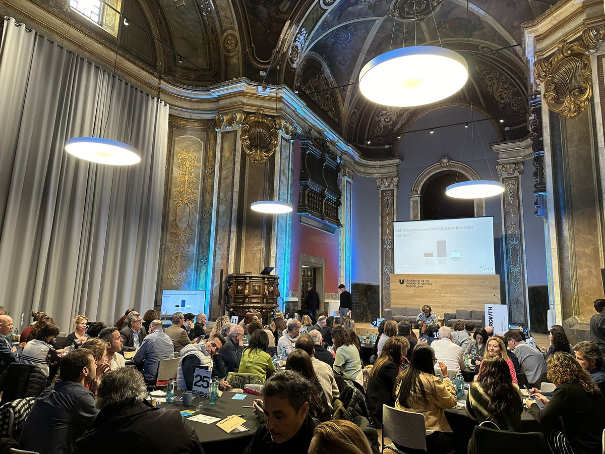 Un honor poder aprendre dels ponents de #uvic_growth

➡️ Enric Jové
➡️ Andrea Draper
➡️ Simon Lee
➡️ Sandra Ejarque

i combinar les ponències amb activitats per impulsar un bon lideratge