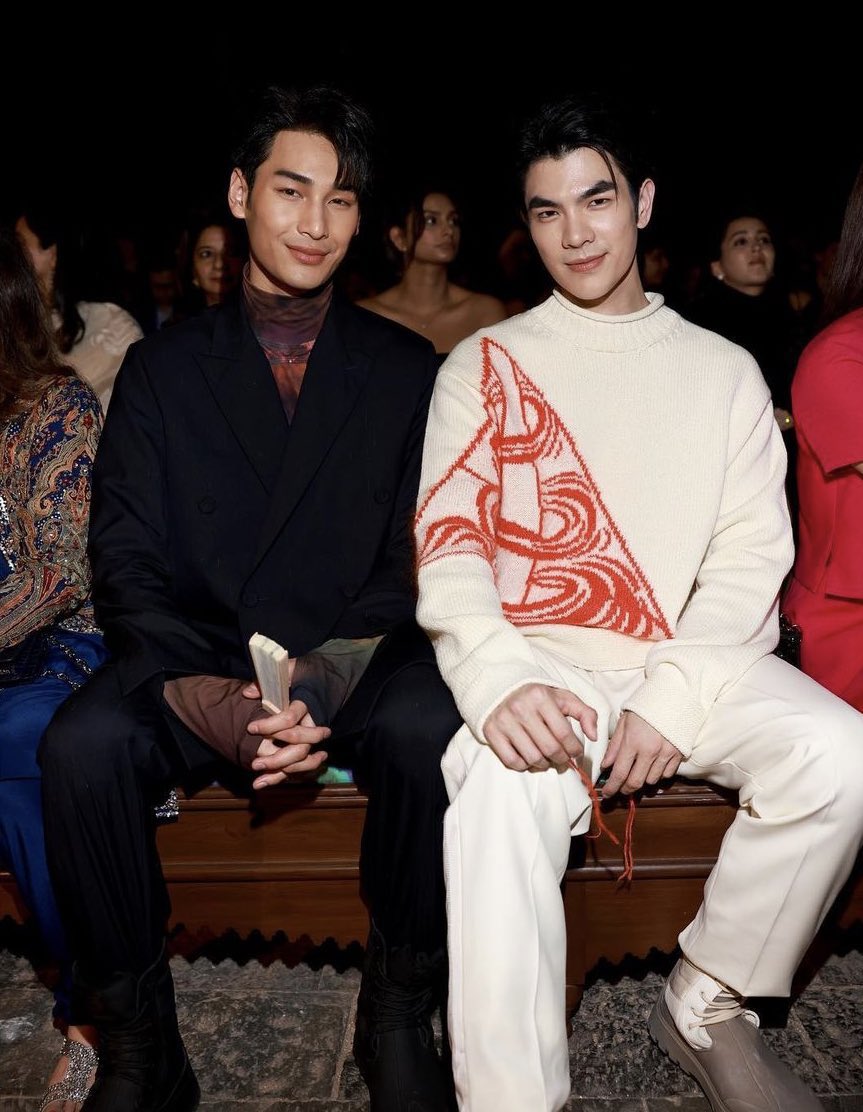 HanaAniani's tweet photo. หล่อมากกกก 💚💛
#Milephakphum #ApoNattawin
#Dior @Dior #DiorFall23 https://t.co/vm8f0g75uH