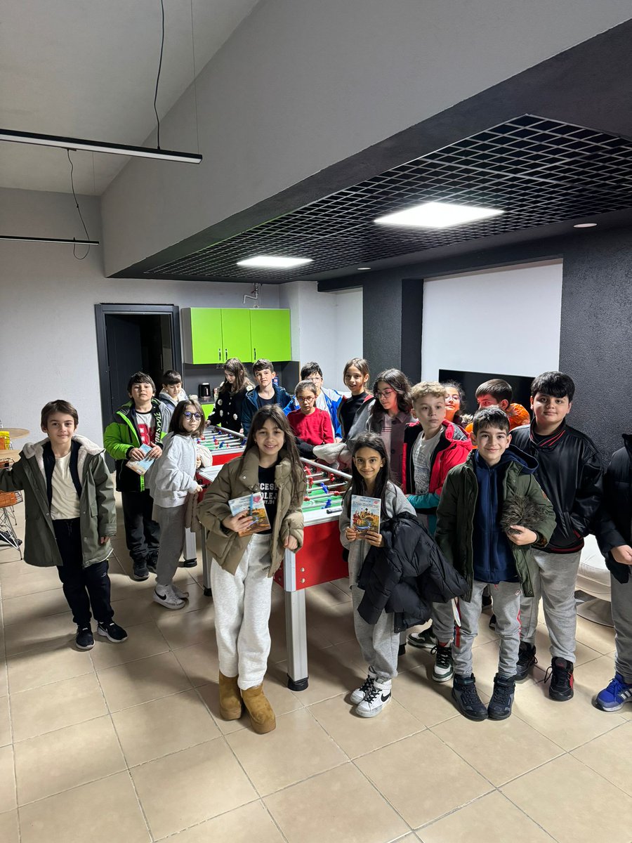 samsungaziihk's tweet photo. Her gün bir okul misafirimiz oluyor. 🙂 https://t.co/ZkX1m2q7nd