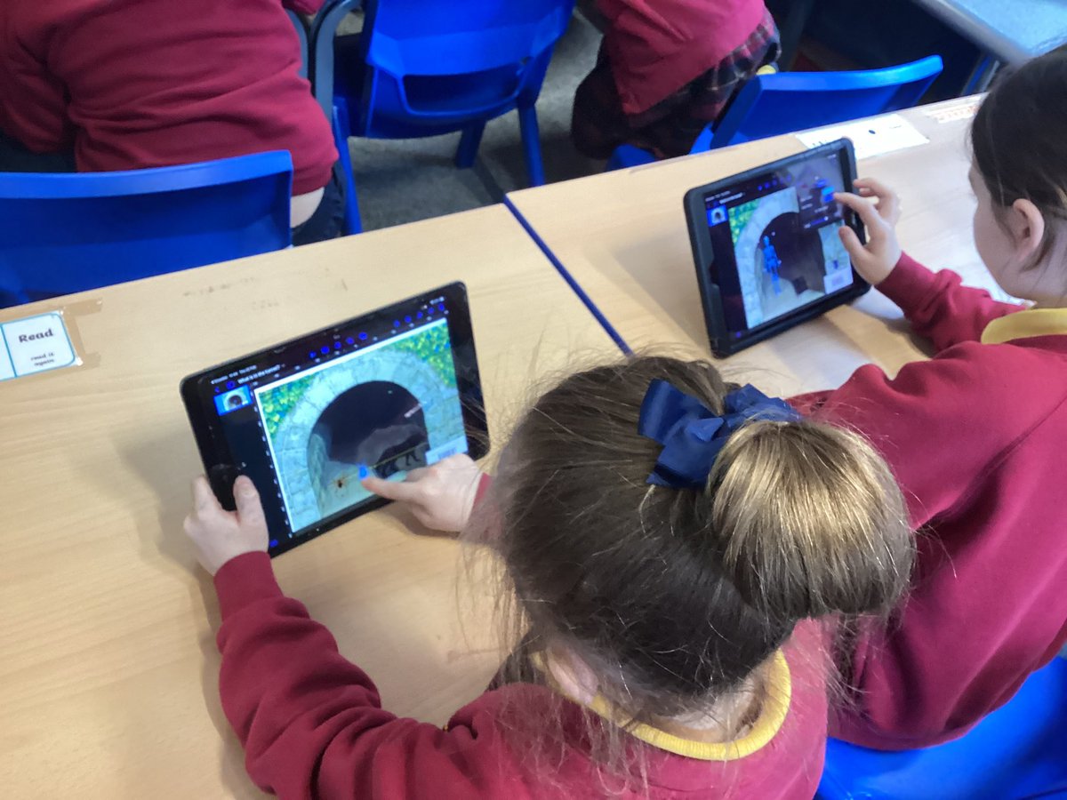 MrsGrayStJames's tweet photo. Using #keynote to predict what’s inside the tunnel. @StJamesYear2 @StJamesChorley https://t.co/vvpy5H3XgK