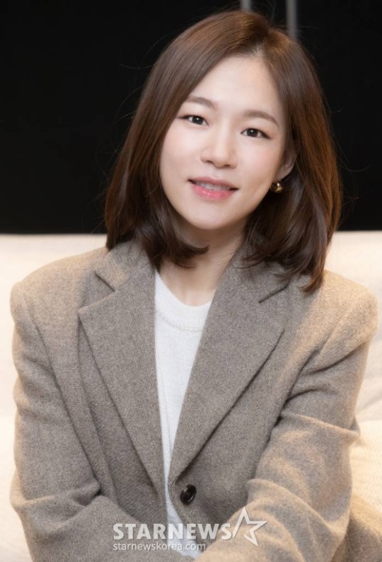 #HanYeRi reportedly to lead MBC drama <#SuchACloseTraitor> along with #HanSukKyu and #ChaeWonBin, she will act as a police detective Lee Yeo-jin who truly respects profiler Jang Tae-soo.

Broadcast in 2nd half of 2024.