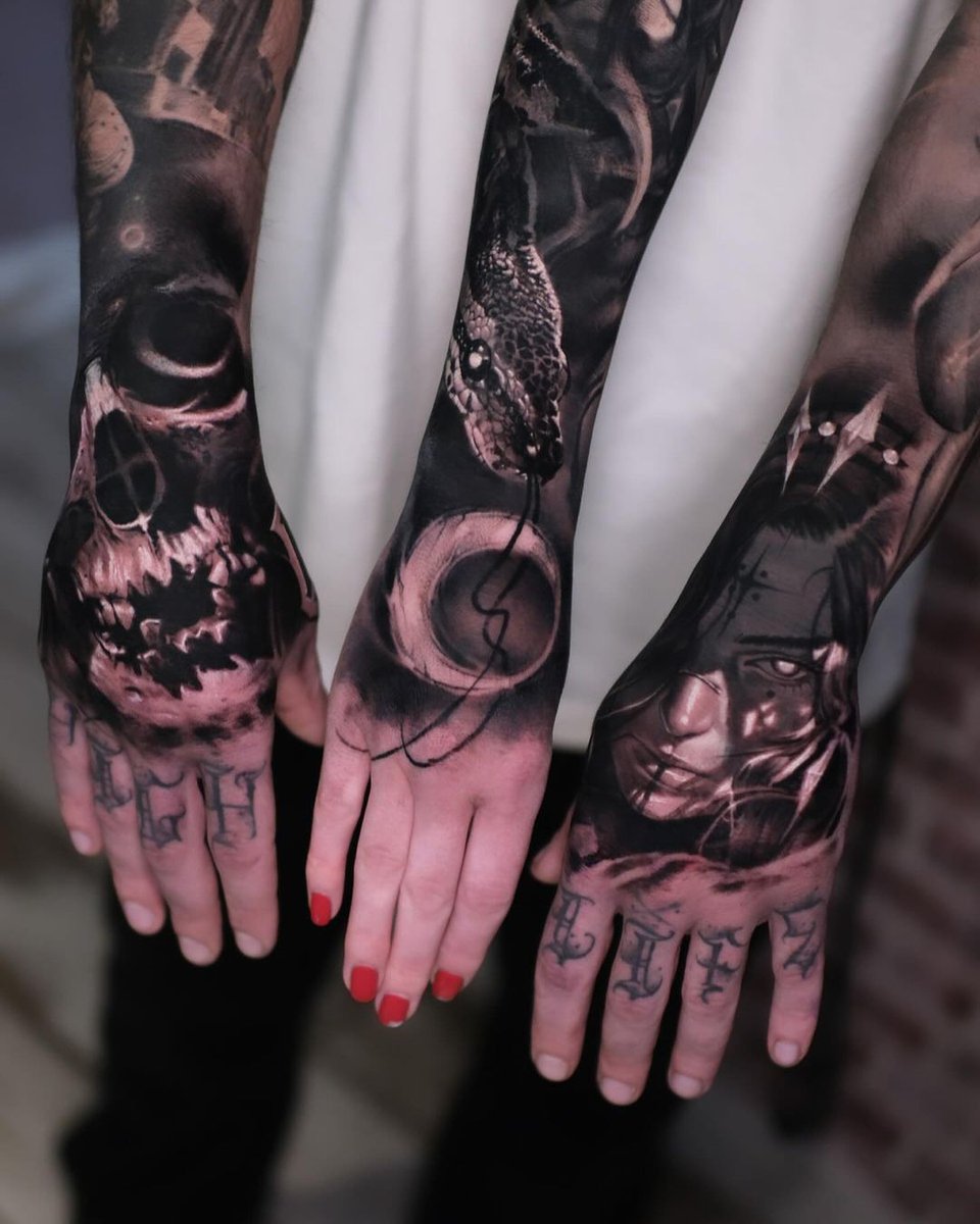 Check out these sick hand pieces from Hugo Feist with Killer Ink tattoo supplies!

#tattoo #handtattoo