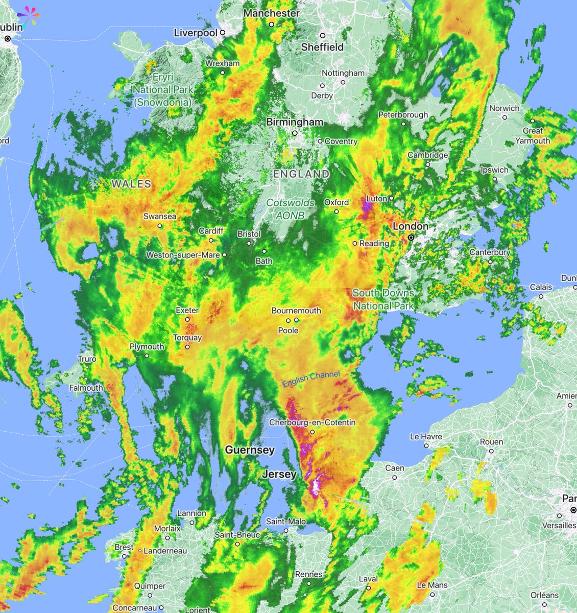 DaveThroup's tweet photo. Rainfall radar looks more like a July thundery continental plume event than a winter low. https://t.co/0NoKzWa6EA