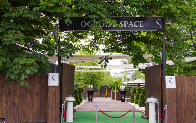 Space_Events_C's tweet photo. 🎉Nasza przestrzeń, która łączy najlepsze cechy eventu w plenerze i w zamkniętej przestrzeni!

🌿 Ogrody Space to 1600m2, która pozwala cieszyć się świeżym powietrzem i piękną zielenią, jednocześnie zapewniając komfort i ochronę przed zmieniającymi się warunkami pogodowymi. https://t.co/tAT2WF716a