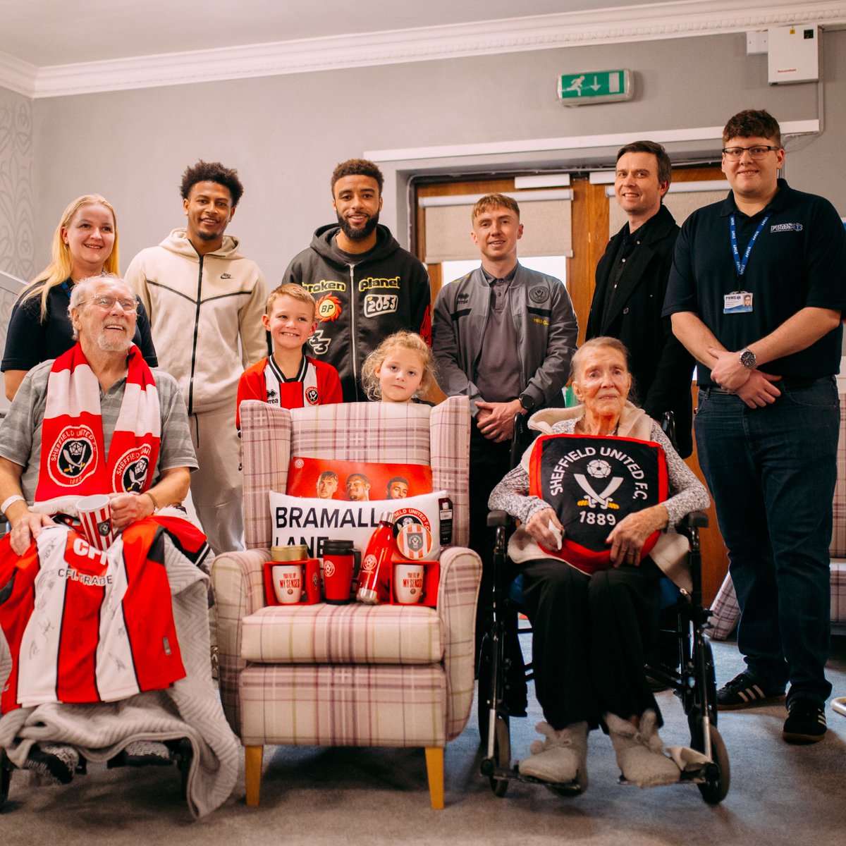 Lifelong Blade Eddie, a season ticket holder on the Kop, was unexpectedly taken ill during our home fixture against West Ham. After hearing that Eddie was on the road to recovery, @RhianBrewster9, @Jayden_bogle and @OsbornOn1 surprised him at the Westbourne Care Home.❤️