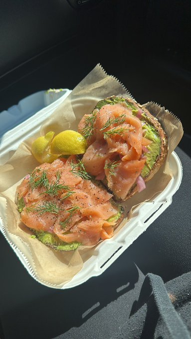 Breakfast of champions! https://t.co/fWhnIf7UEX
