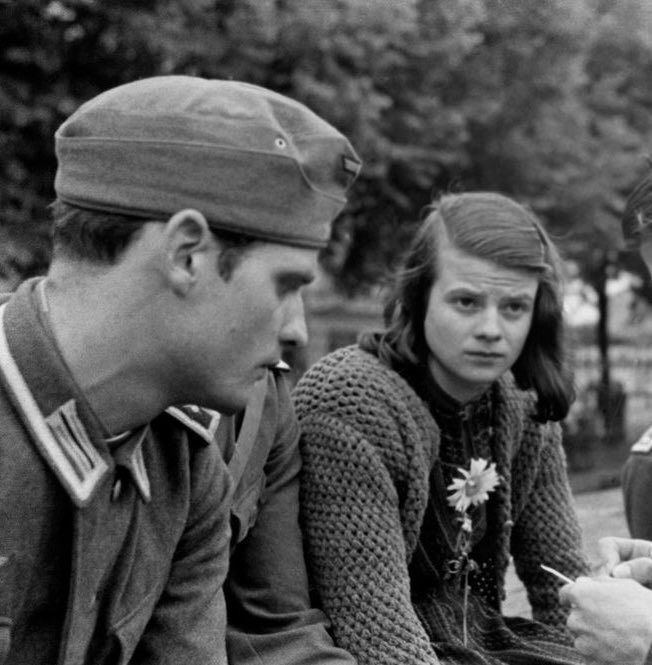 »Es lebe die Freiheit!«

Letzte Worte Hans Scholls, ermordet am 22. Februar 1943, zusammen mit seiner Schwester Sophie.
