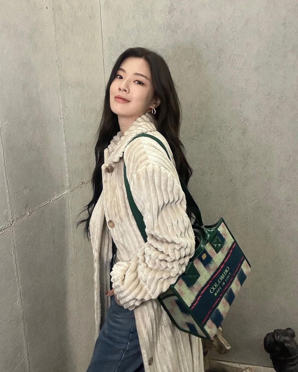 sunbinsarchive's tweet photo. 👜🤍🤎 https://t.co/ve6Ccvr97F