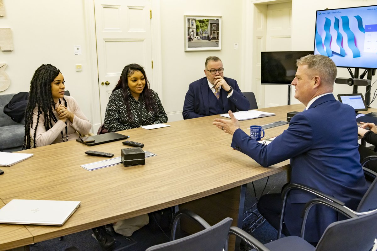 As part of an Inter Ministerial Group on Tackling Loneliness, Minister <a href="/StuartAndrew/">Stuart Andrew</a> met with Louisa Foyle and Victoria Odude from the <a href="/PYL_London/">Partnership4YoungLondon</a> Pan London Children in Care Council

They spoke about care leavers facing a greater risk of loneliness and advice on how to tackle it