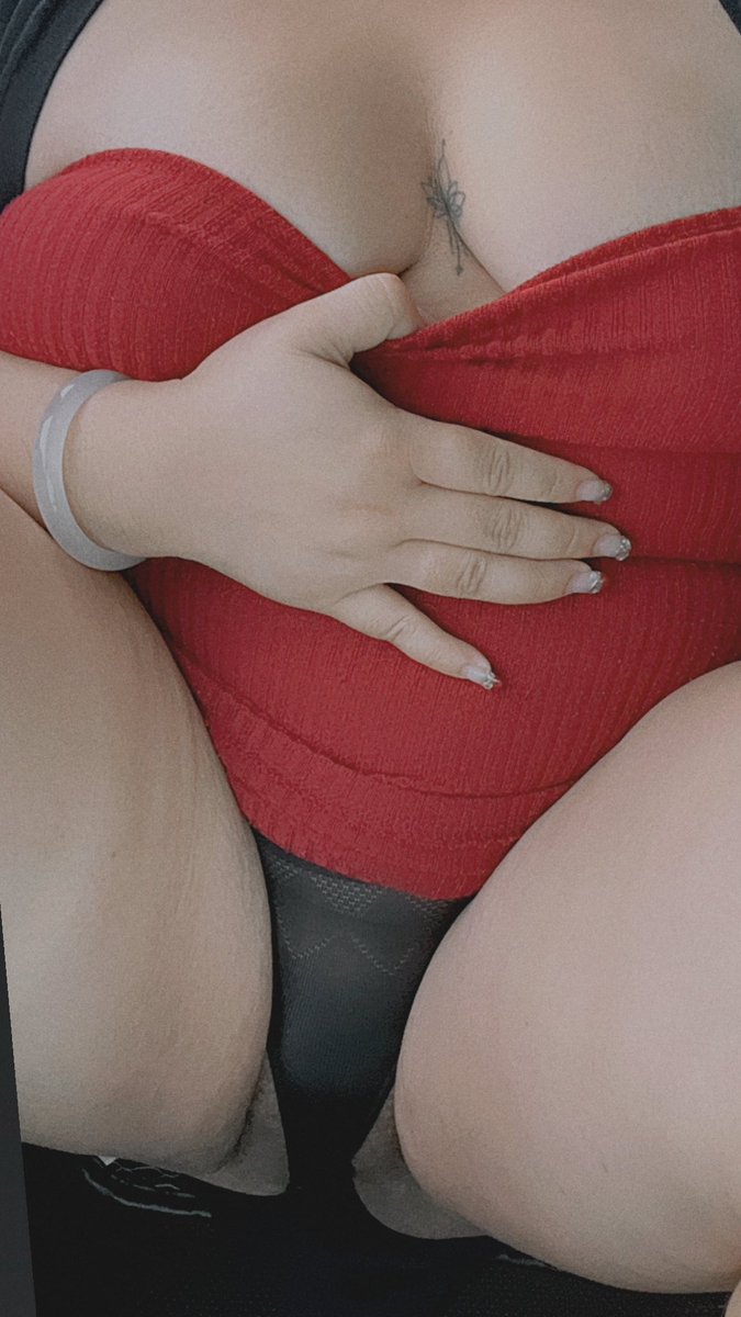 bbwsexygirl_rui's tweet photo. 紅色好看嗎～🤨🤨❤️
#肉肉女 #bbw #plussiz #fatgirl # https://t.co/5Y4YxrtypT
