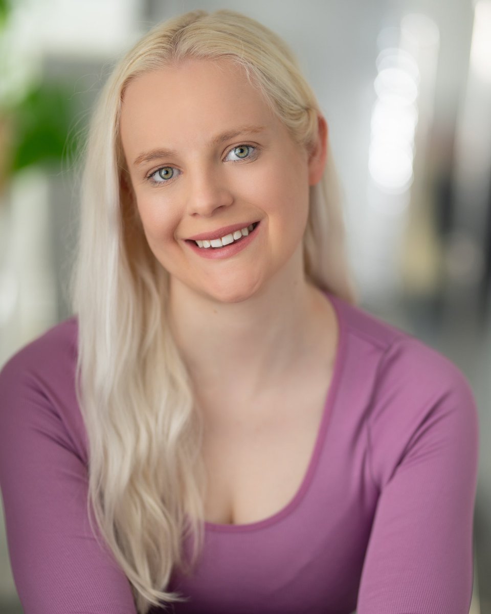 EmilyPorrett's tweet photo. Got some amazing new headshots which I love @cmrphotography1 https://t.co/bSMKLoOt9O