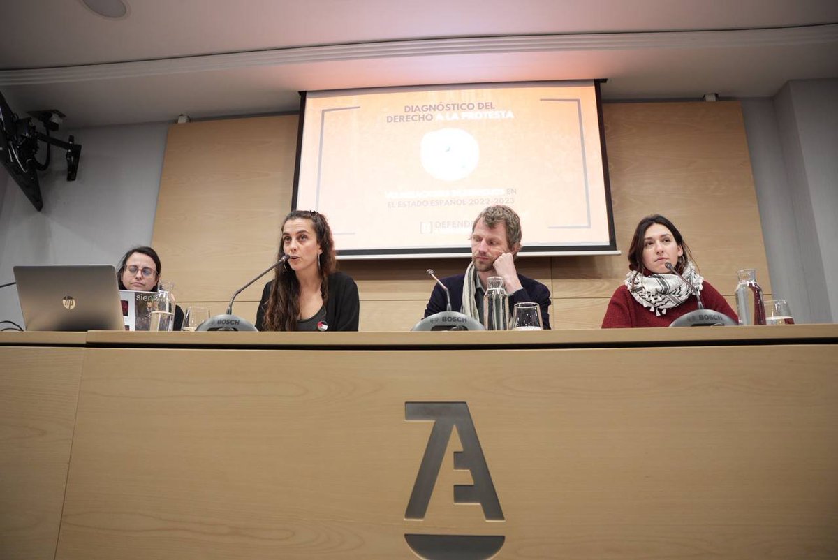 Hemos participado en la rueda de prensa del informe de  <a href="/AquienDefiende/">DqD</a>, que documenta más de 1.184 vulneraciones de #derechos en contexto de #protesta, en los últimos dos años. Esta tarde se presentará el informe
defenderaquiendefiende.org/defender-a-qui…