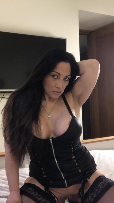 Afternoon everyone. If you like to come and have a naughty chat with me you can find me on https://t