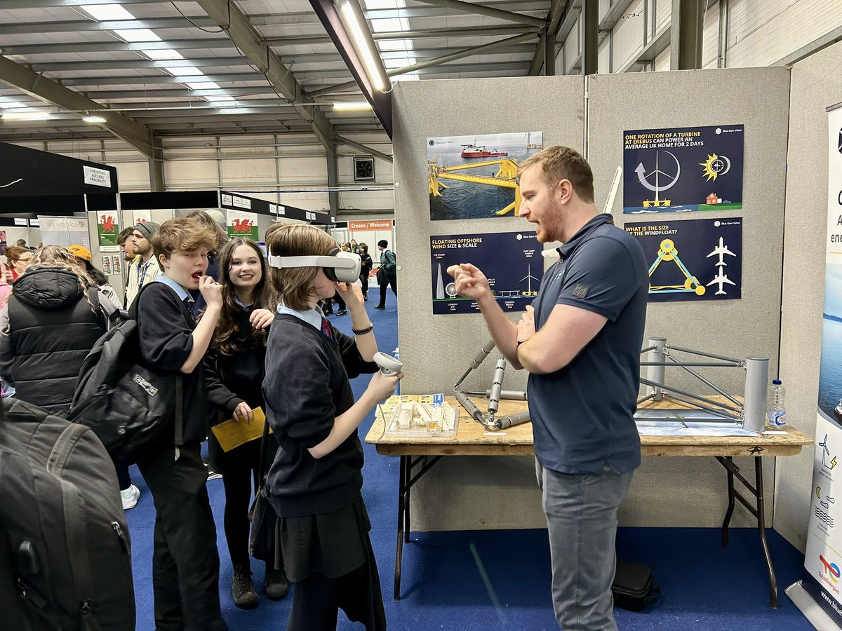 wind_gem's tweet image. Fab to be talking to quite literally 100’s of young people today at the #chooseyourfuture event. Hopefully inspiring some of the future generations to consider a career in offshore wind.