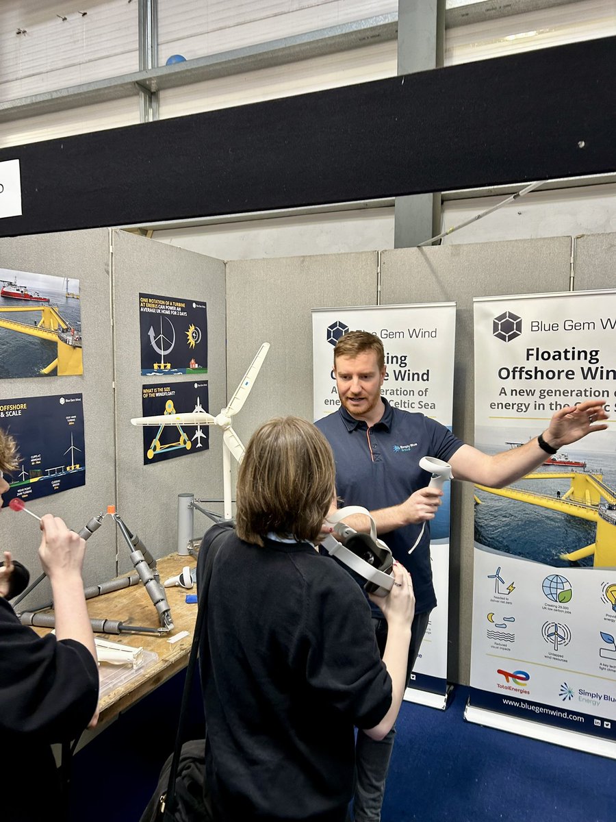 wind_gem's tweet image. Fab to be talking to quite literally 100’s of young people today at the #chooseyourfuture event. Hopefully inspiring some of the future generations to consider a career in offshore wind.