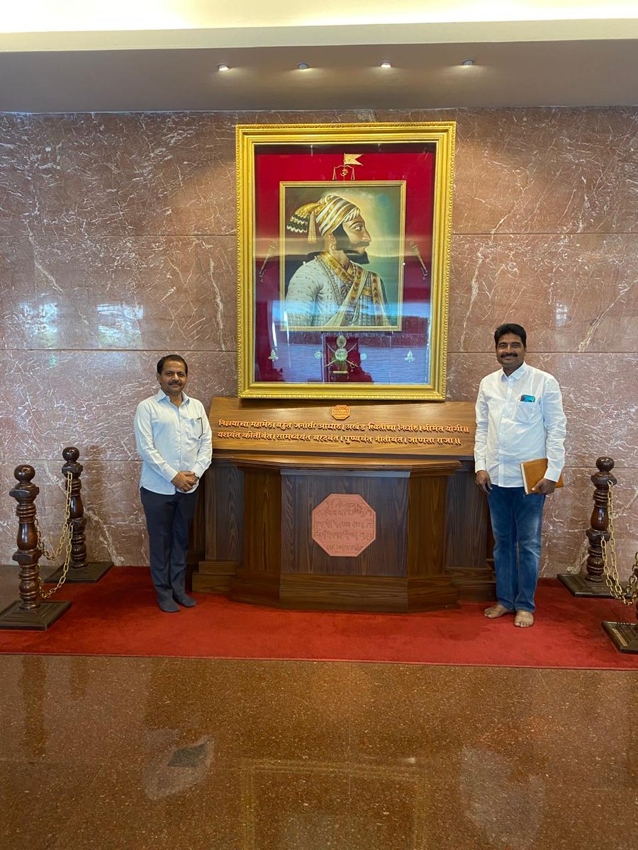 KhochareDeepakM's tweet photo. मंत्रालय मुंबई येथे छत्रपती शिवाजी महाराज यांच्या चरणी नतमस्तक... https://t.co/iev9dBIORm