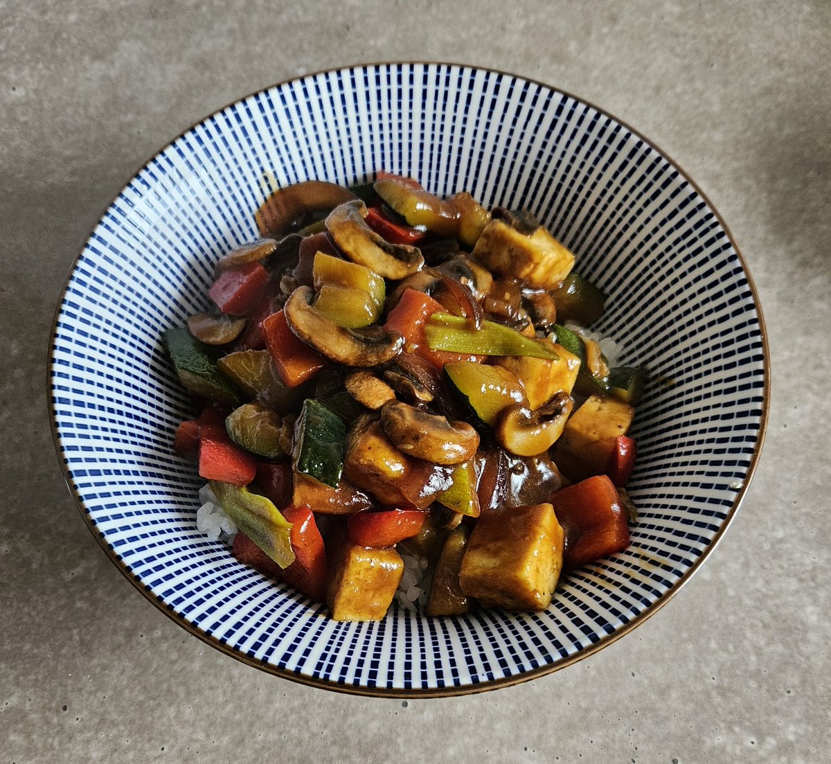 Essen und so ‼️ 

Tofu and mixed Vegetable Rice Bowl 

#vegan #goveggie #foodphotography #foodblog #foodlover  #twittersupperclub